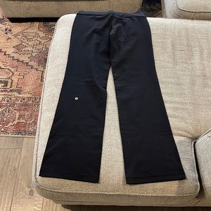 Groove Super-High-Rise Flared Pant 
Nulu lululemon